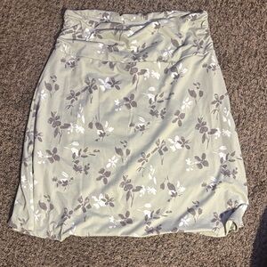 Chic Floral A-Line Skirt in Cream and Gray